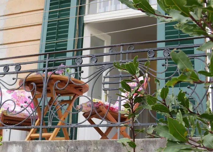 Apartment Kamelija *